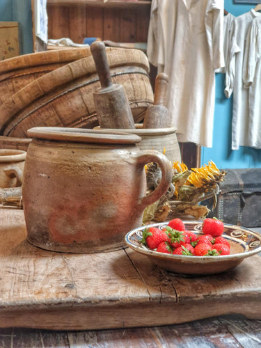 Early 19th-Century French Confit Pot – Rustic Village-Made Terracotta with Primitive Charm